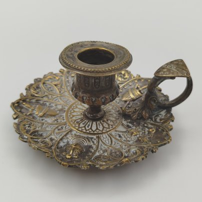 Подсвечник переносной на одну свечу, декорированный рыцарской символикой