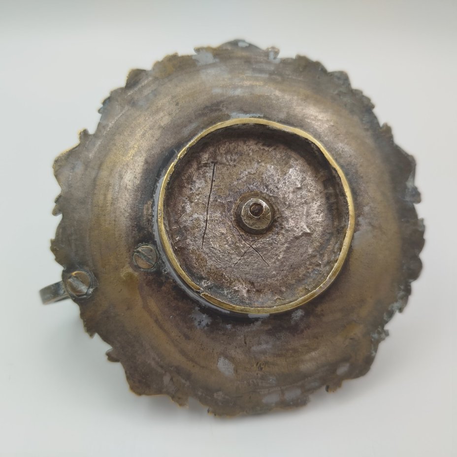 Подсвечник переносной на одну свечу, декорированный рыцарской символикой