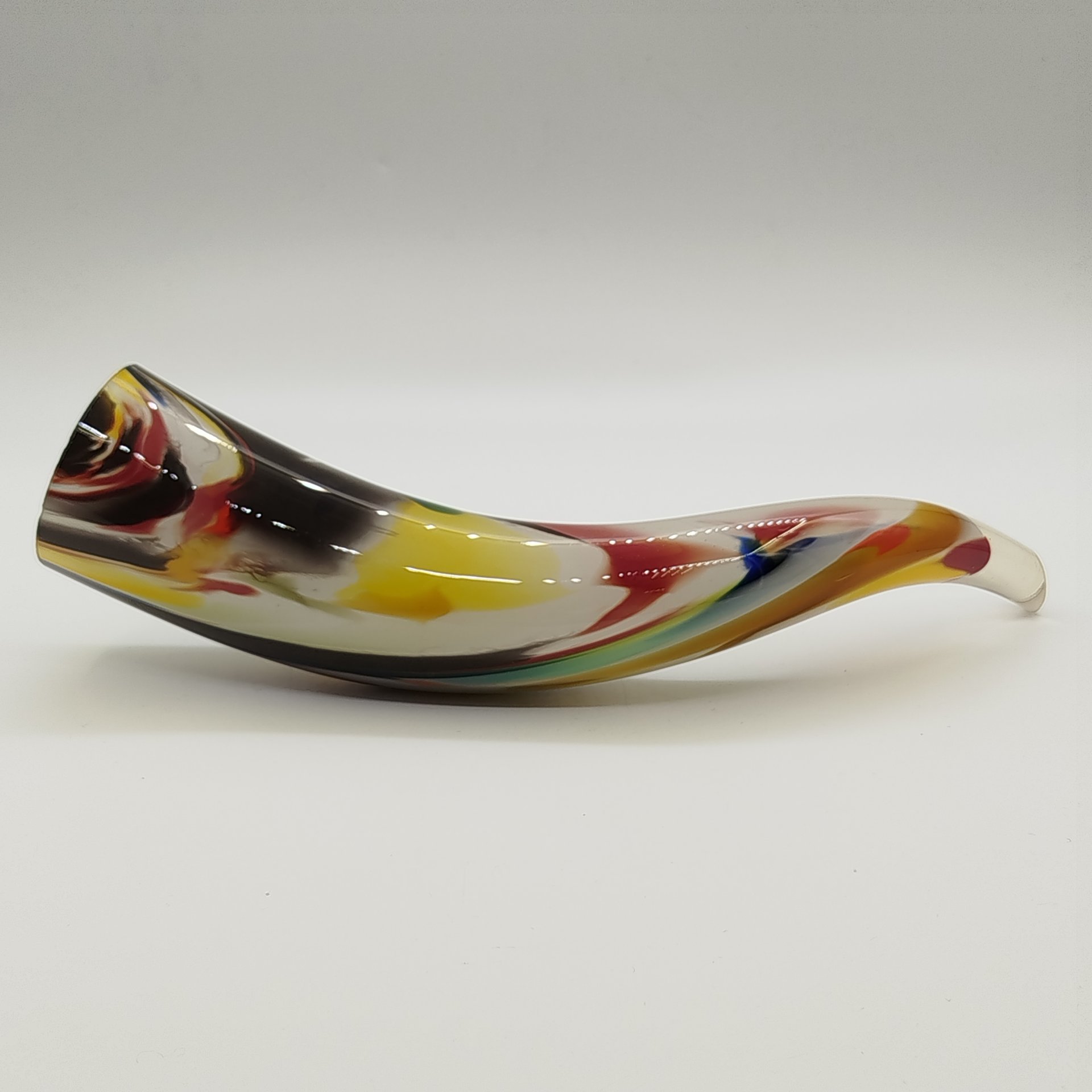 Рог изобилия, декорированный разными оттенками