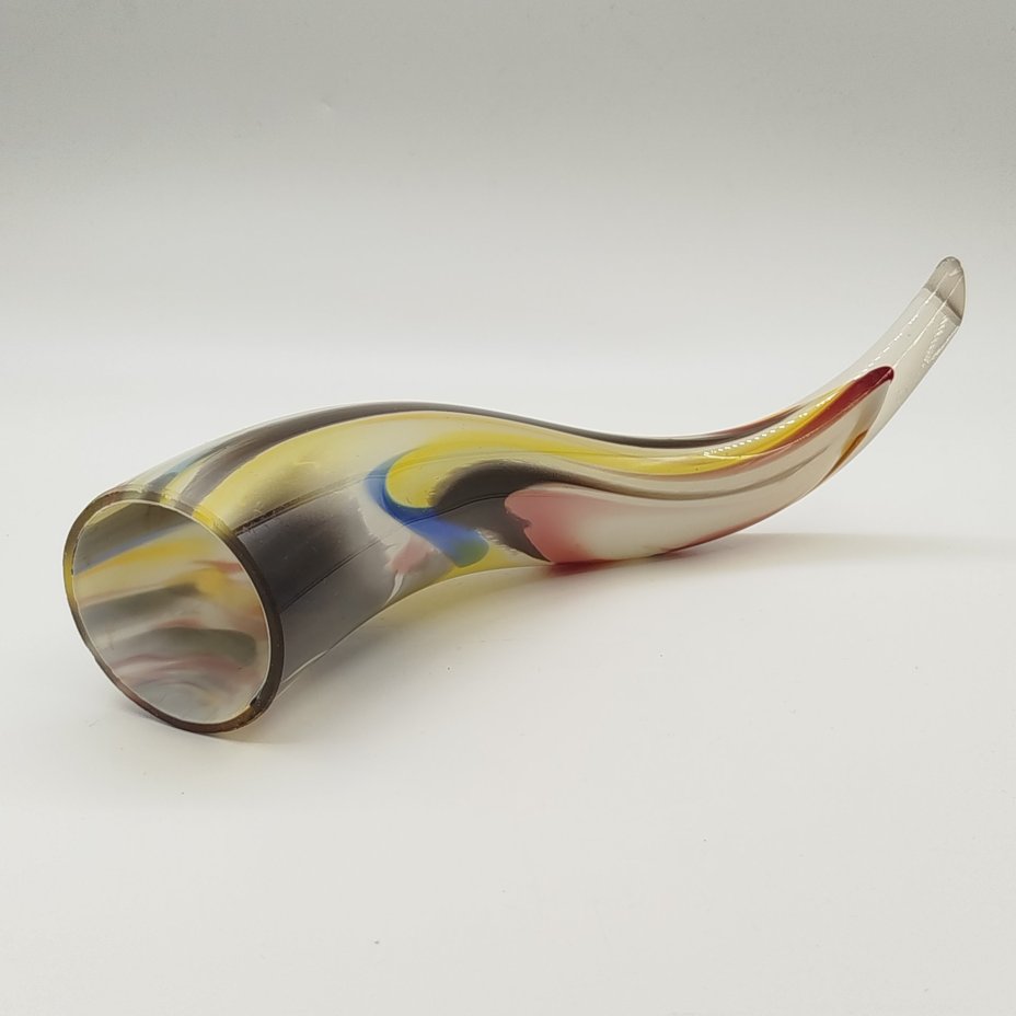 Рог изобилия, декорированный разными оттенками