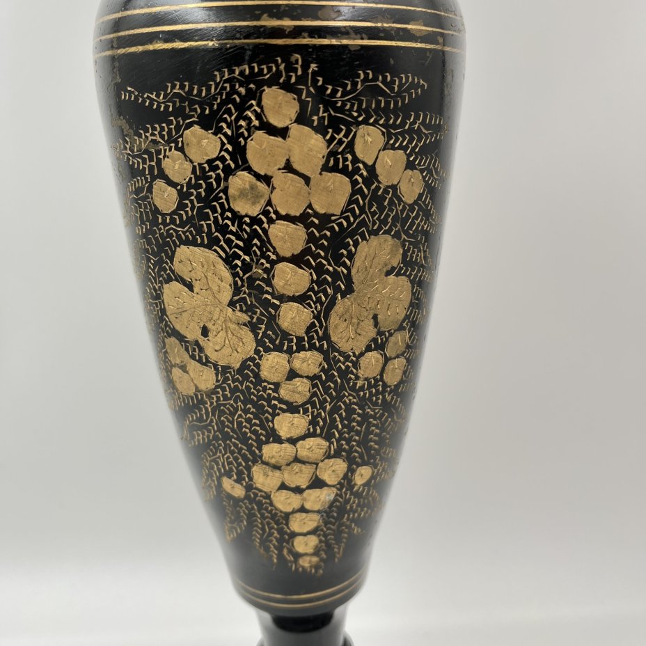 Ваза в восточном стиле (большая), украшенная растительным декором