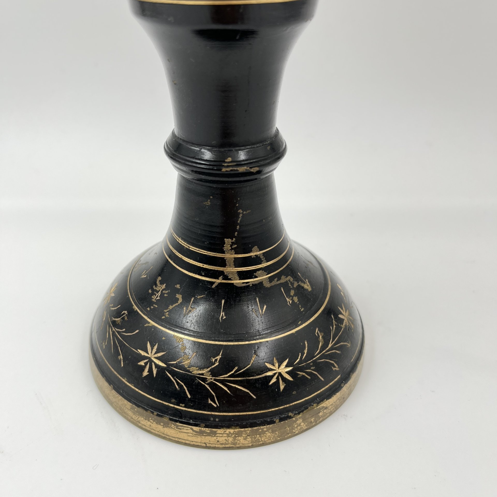 Ваза в восточном стиле (большая), украшенная растительным декором