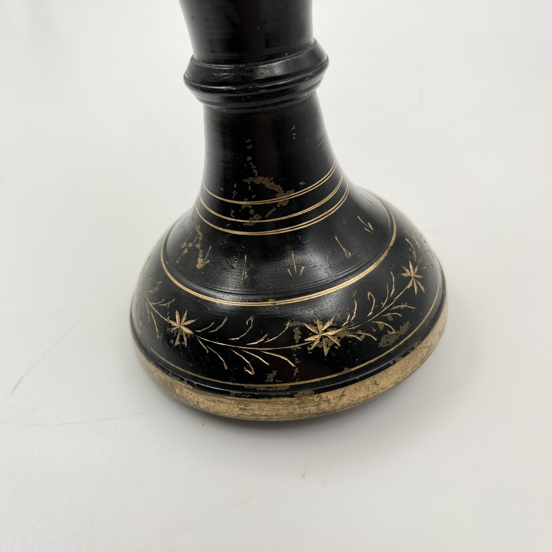 Ваза в восточном стиле (большая), украшенная растительным декором