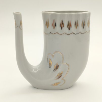 Поильник декорированный растительным орнаментом, фарфор, золочение, Кисловодская фабрика сувениров, СССР, 1980-1990 гг.