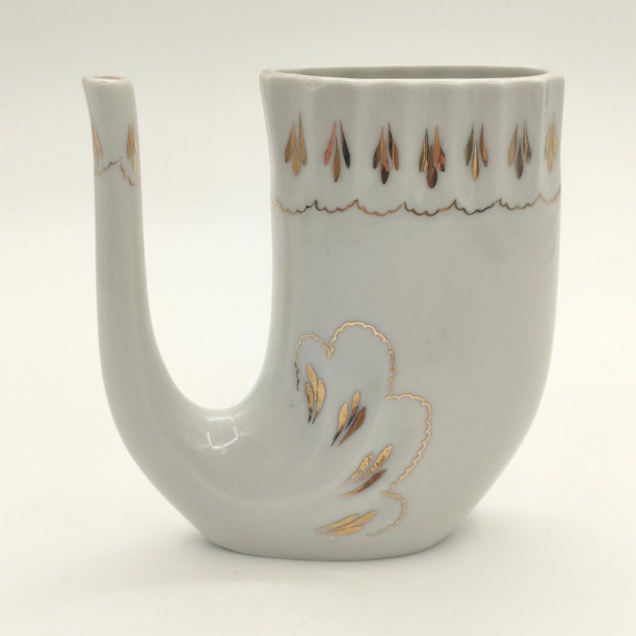 Поильник декорированный растительным орнаментом, фарфор, золочение, Кисловодская фабрика сувениров, СССР, 1980-1990 гг.