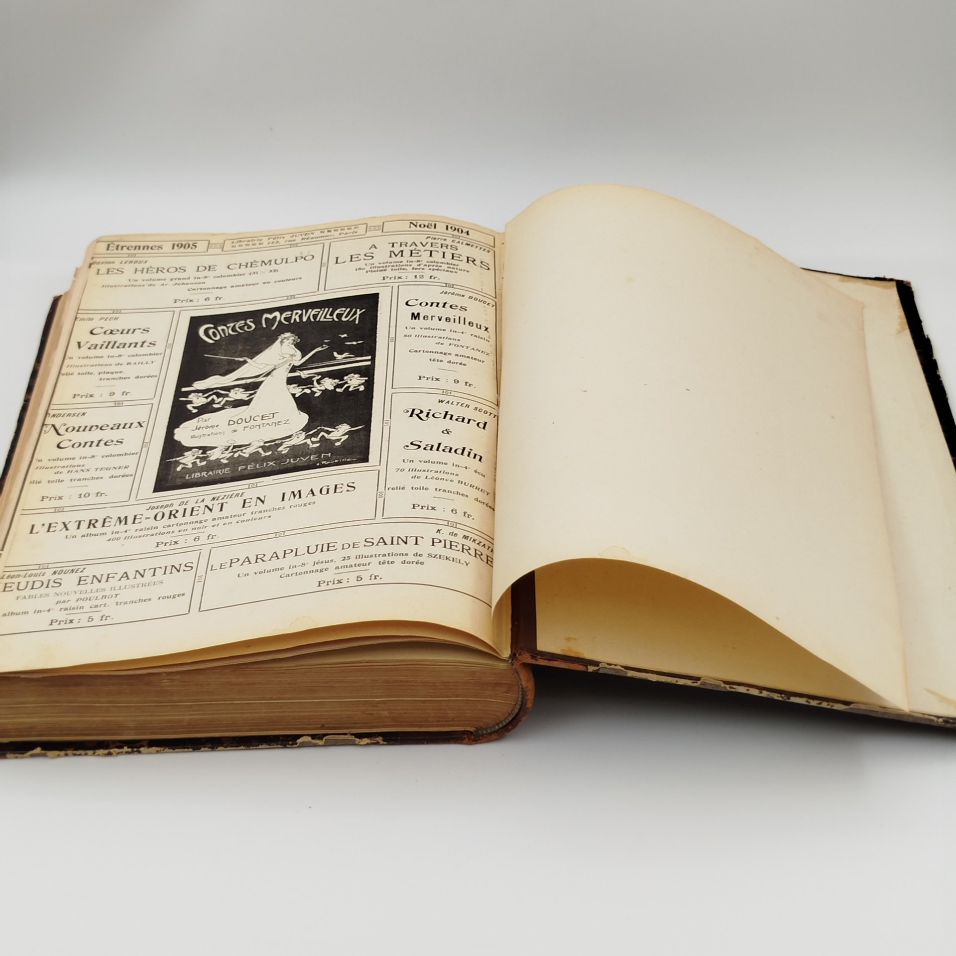 (аукцион весна) Подшивка журнала "La femme d'aujourd'hui" ("Современная женщина"), №1 и фрагменты других номеров