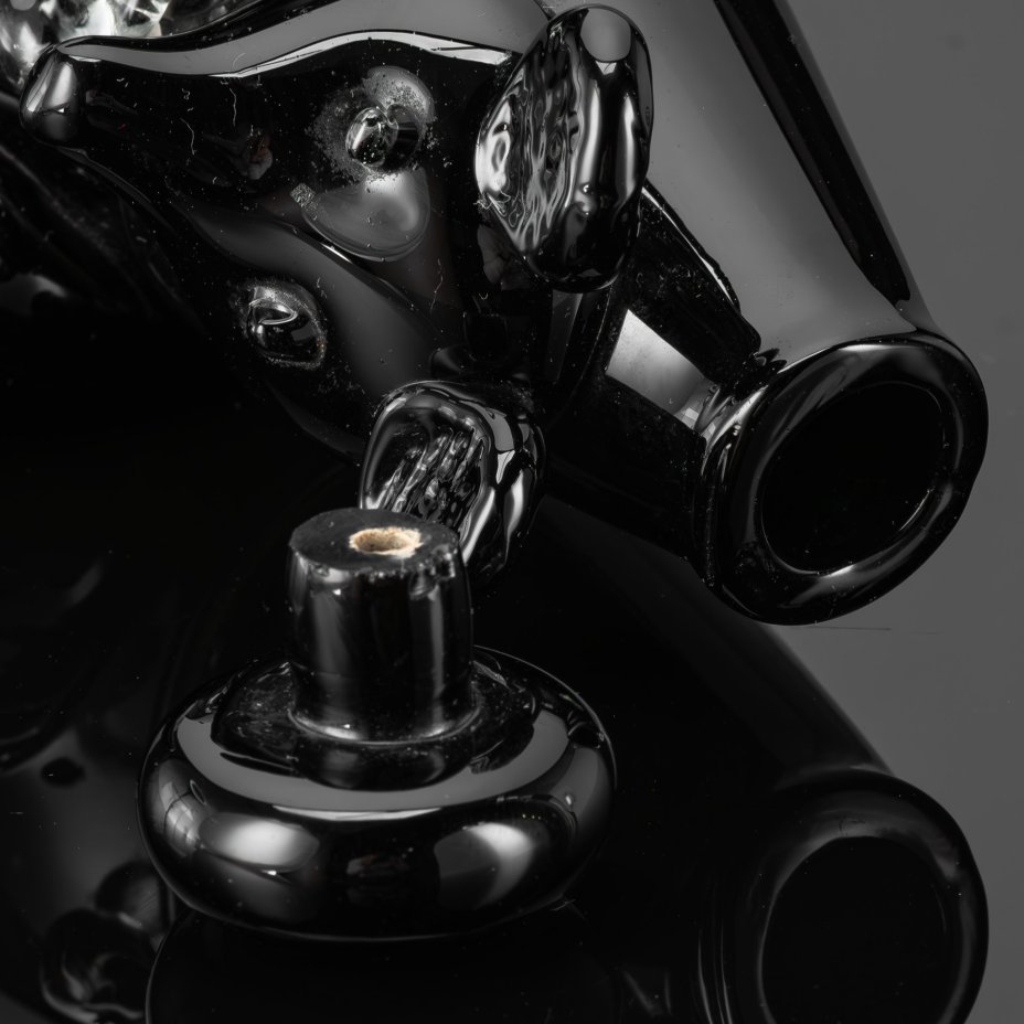 Штоф "Медведь", автор Мациевский Ярослав Григорович (предположительно), стекло, гутная техника, Львовская керамико-скульптурная фабрика (ЛКСФ), СССР, 1970-1990 гг.