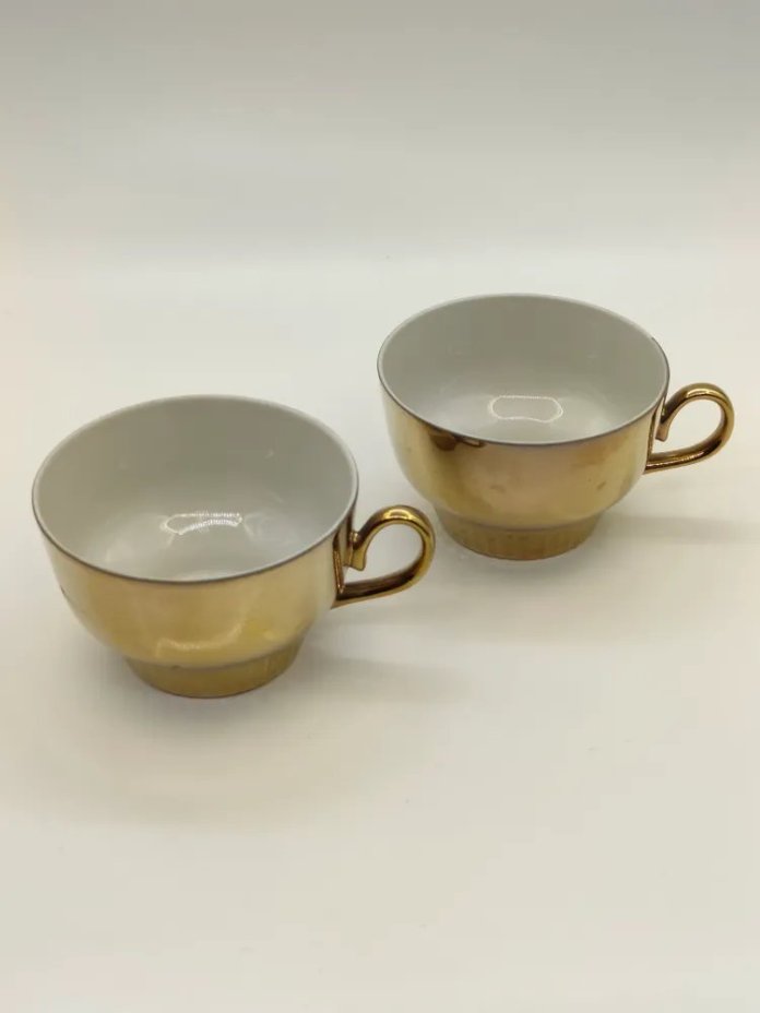 Пара чашек золотого цвета, фарфор, крытье, Завод «Красный фарфорист» (Чудово, Грузинская фарфорово-фаянсовая фабрика), СССР, 1992 г.