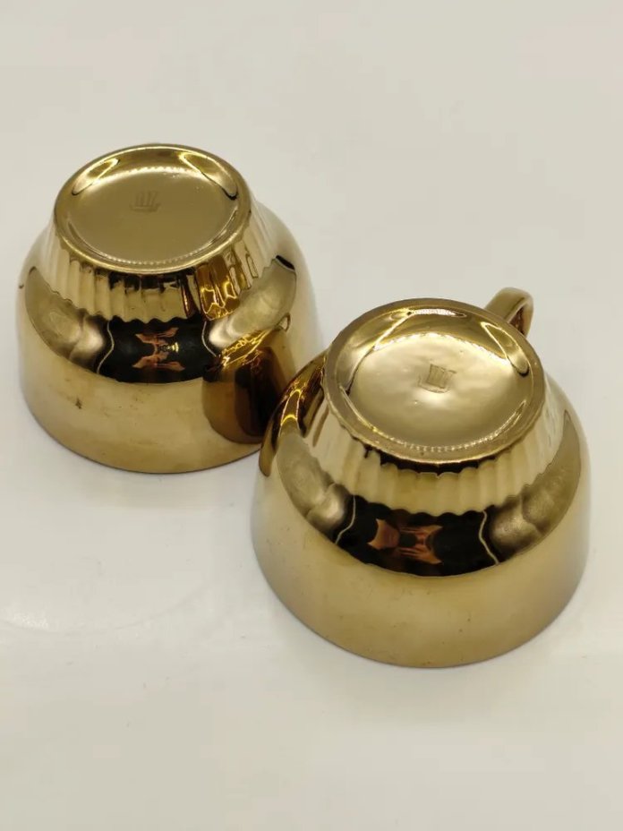 Пара чашек золотого цвета, фарфор, крытье, Завод «Красный фарфорист» (Чудово, Грузинская фарфорово-фаянсовая фабрика), СССР, 1992 г.