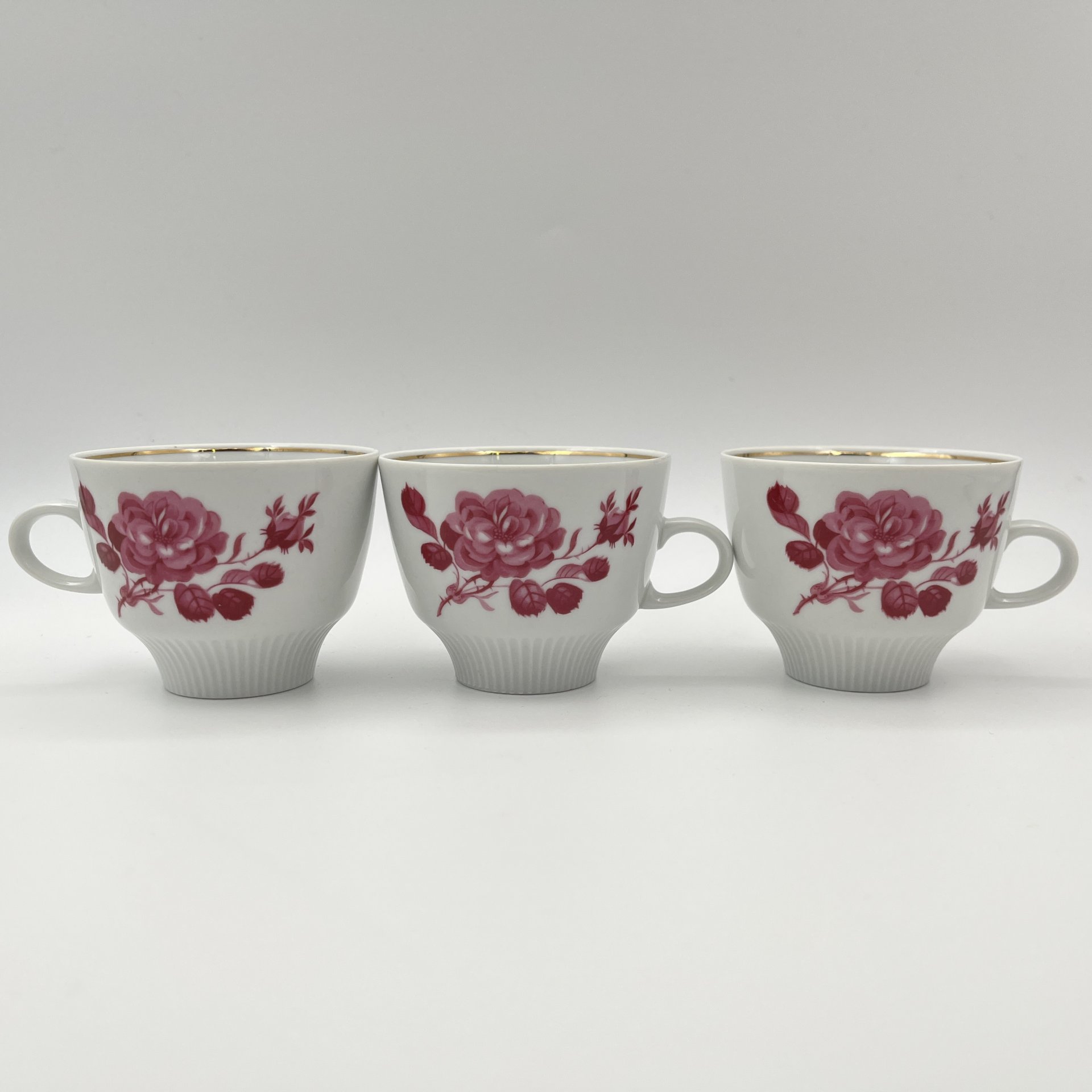 Набор чайных трио с цветочным декором на 3 персоны, фарфор, деколь, золочение, Colditz (Кольдиц), ГДР, 1970-1990 гг.