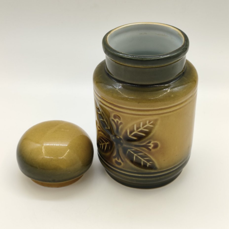 Банка (ёмкость для хранения сыпучих продуктов), украшенная растительным декором, керамика, глазурь, Волгоградский керамический завод, Россия, 1974-2005 гг.