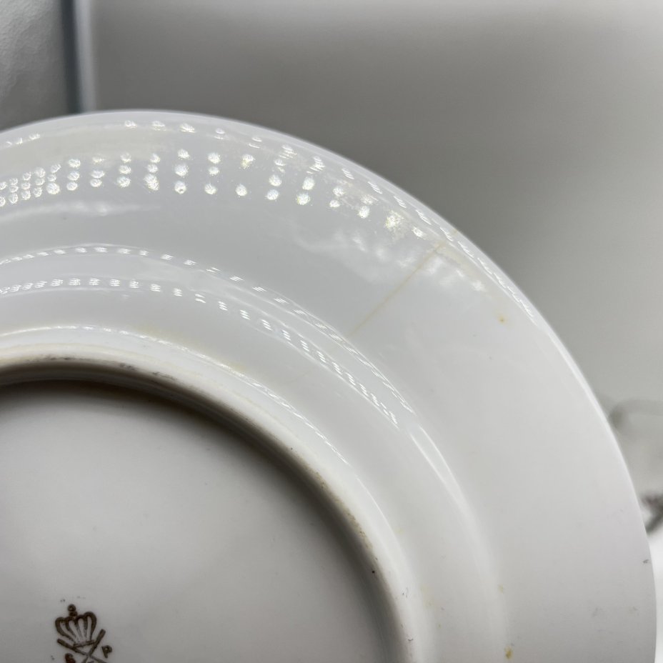 Набор из 2 тарелок и блюдца (в подборе) с цветочным декором и сценкой в стиле шинуазри, Spezialkombinat Porzellan Eisenberg