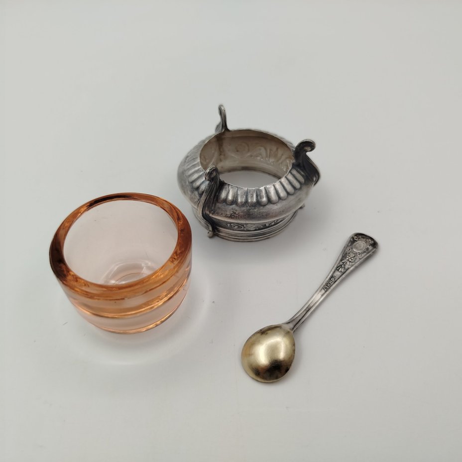 Солонка с растительным орнаментом и ложечкой, мельхиор (медь-никель), стекло, Мстерская художественная фабрика  «Ювелир», СССР, 1960-1980 гг., Мстерская художественная фабрика  «Ювелир»