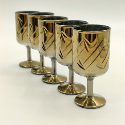 Набор рюмок на 5 персон, украшенных геометрическим декором, стекло, золочение, Ленинградское объединение электронного приборостроения «Светлана», СССР, 1970-1990 гг.