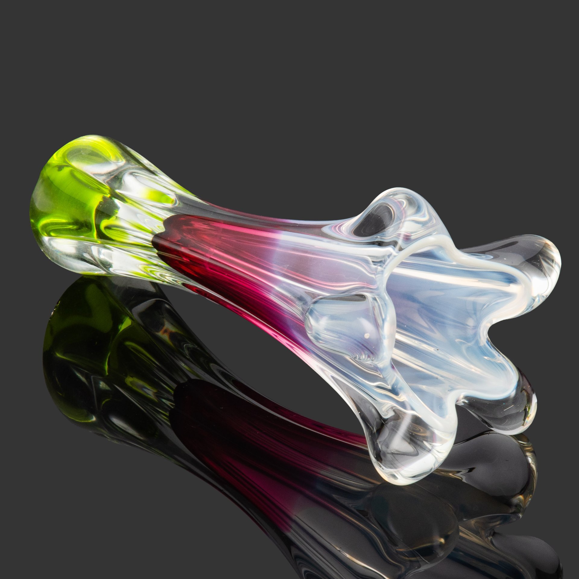 Ваза для цветов в стилистике дизайнера Josef Hospodka, цветное стекло, гутная техника, Хршибский стекольный завод (Chřibská), Чехословакия, 1970-1990 гг.