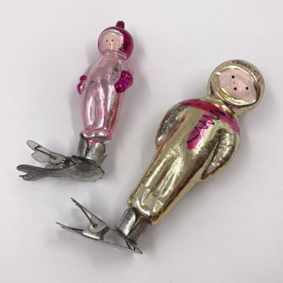 Набор из 2-х ёлочных игрушек на прищепках "Космонавты", стекло, металл, краска, СССР, 1970-1990 гг.