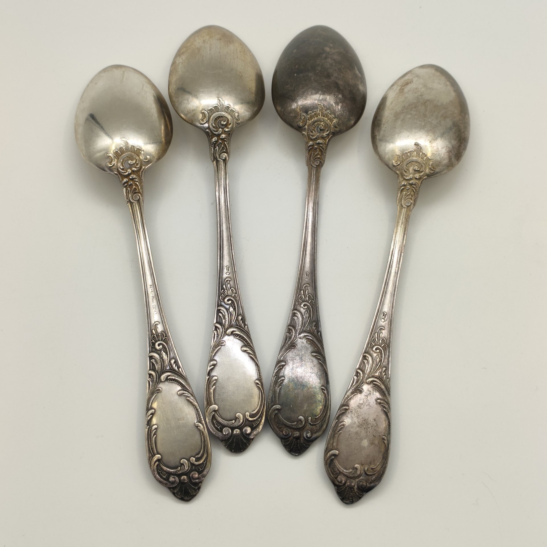 Набор из 4-х столовых ложек, украшенных растительным декором, мНЦ (медь-никель-цинк), Вольнянский завод столовых приборов им. Шевченко (ЗiШ, ЗиШ), СССР, 1960-1990 гг.