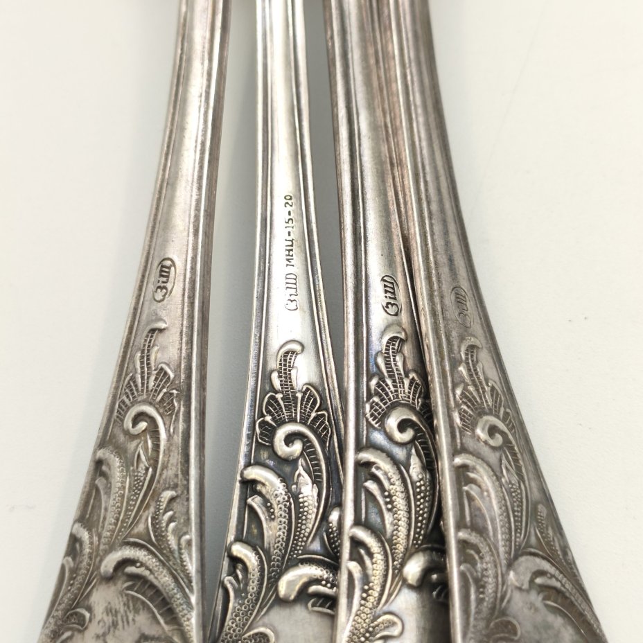 Набор из 4-х столовых ложек, украшенных растительным декором, мНЦ (медь-никель-цинк), Вольнянский завод столовых приборов им. Шевченко (ЗiШ, ЗиШ), СССР, 1960-1990 гг.