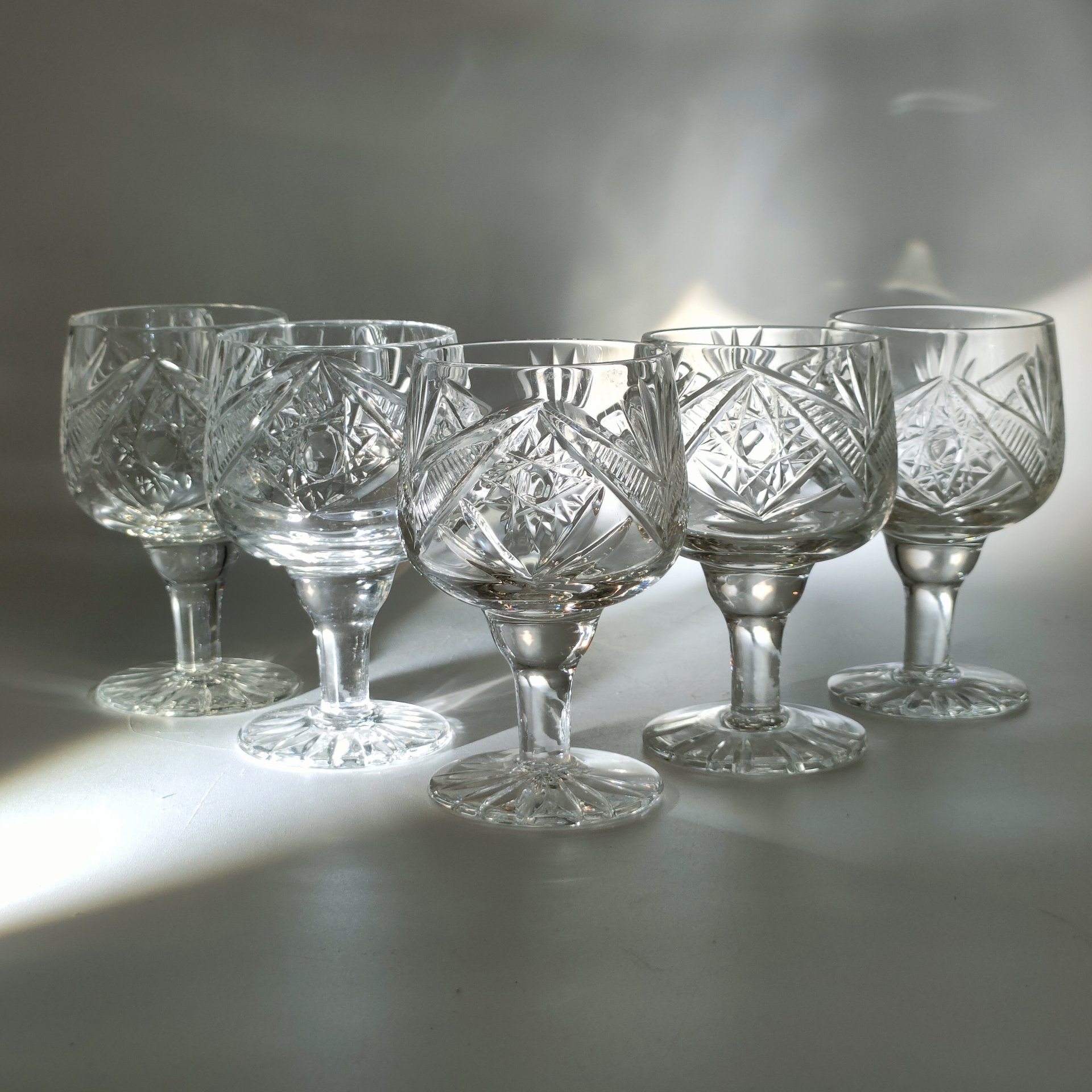 Набор из 5-ти рюмок с резным геометрическим декором