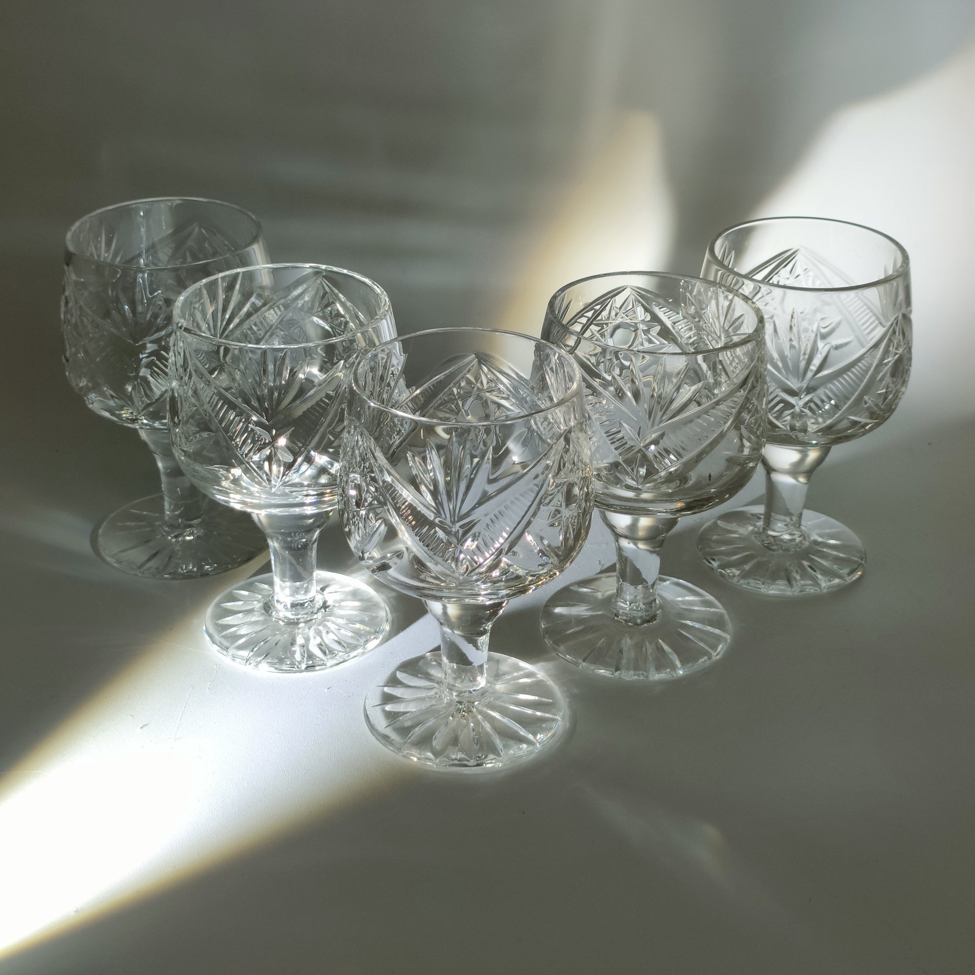 Набор из 5-ти рюмок с резным геометрическим декором