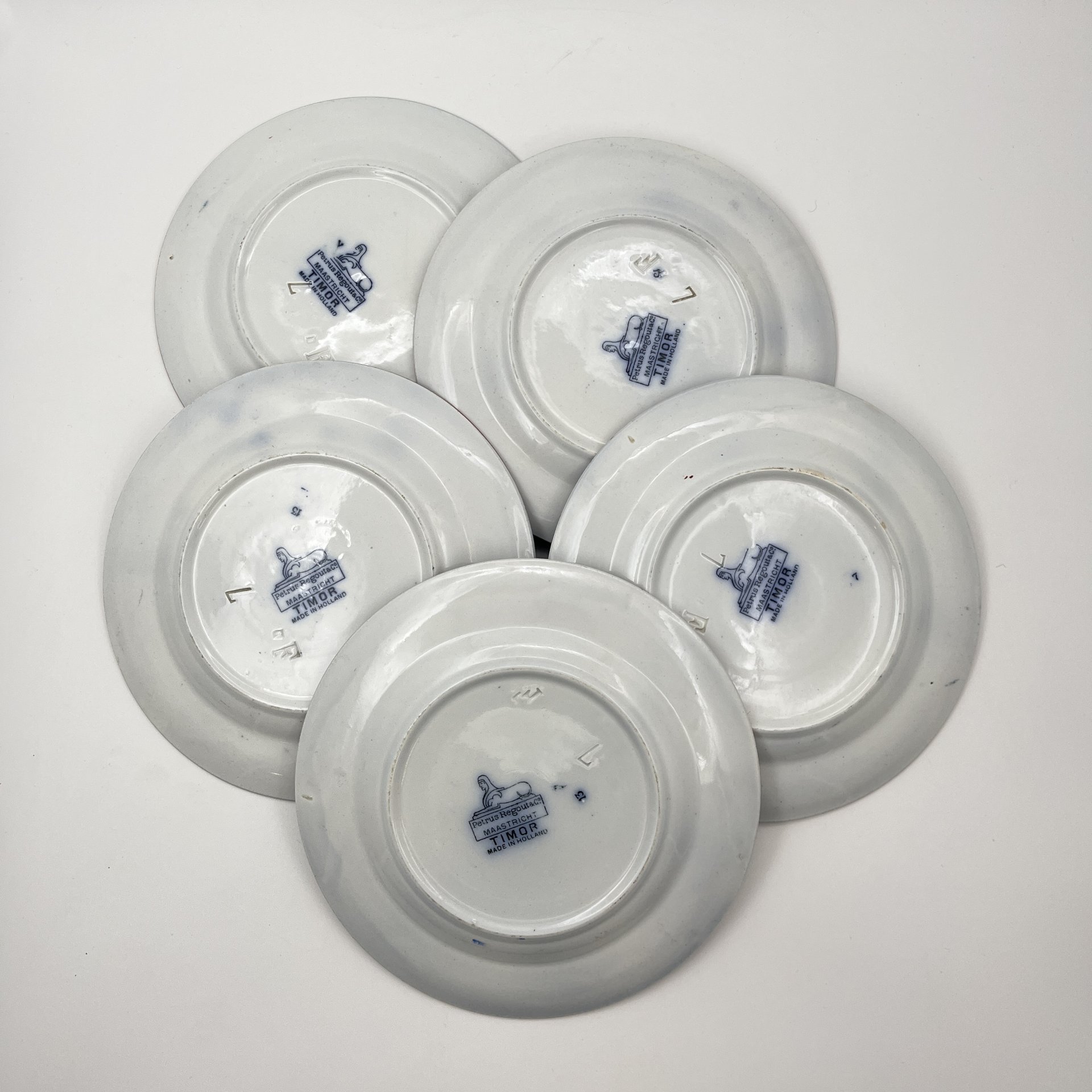 Набор десертных тарелок на 5 персон, выполненных в восточном стиле, Petrus Regout Maastricht, фаянс, деколь с подрисовкой, Нидерланды, 1880-1900 гг.