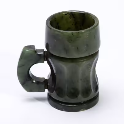 Кружка декоративная из жадеита, камень, резьба, шлифовка, Россия, 1991-2000 гг.
