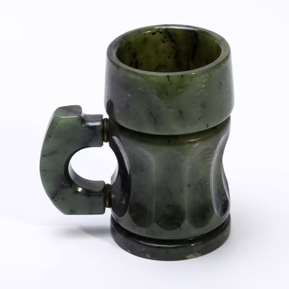 Кружка декоративная из жадеита, камень, резьба, шлифовка, Россия, 1991-2000 гг.
