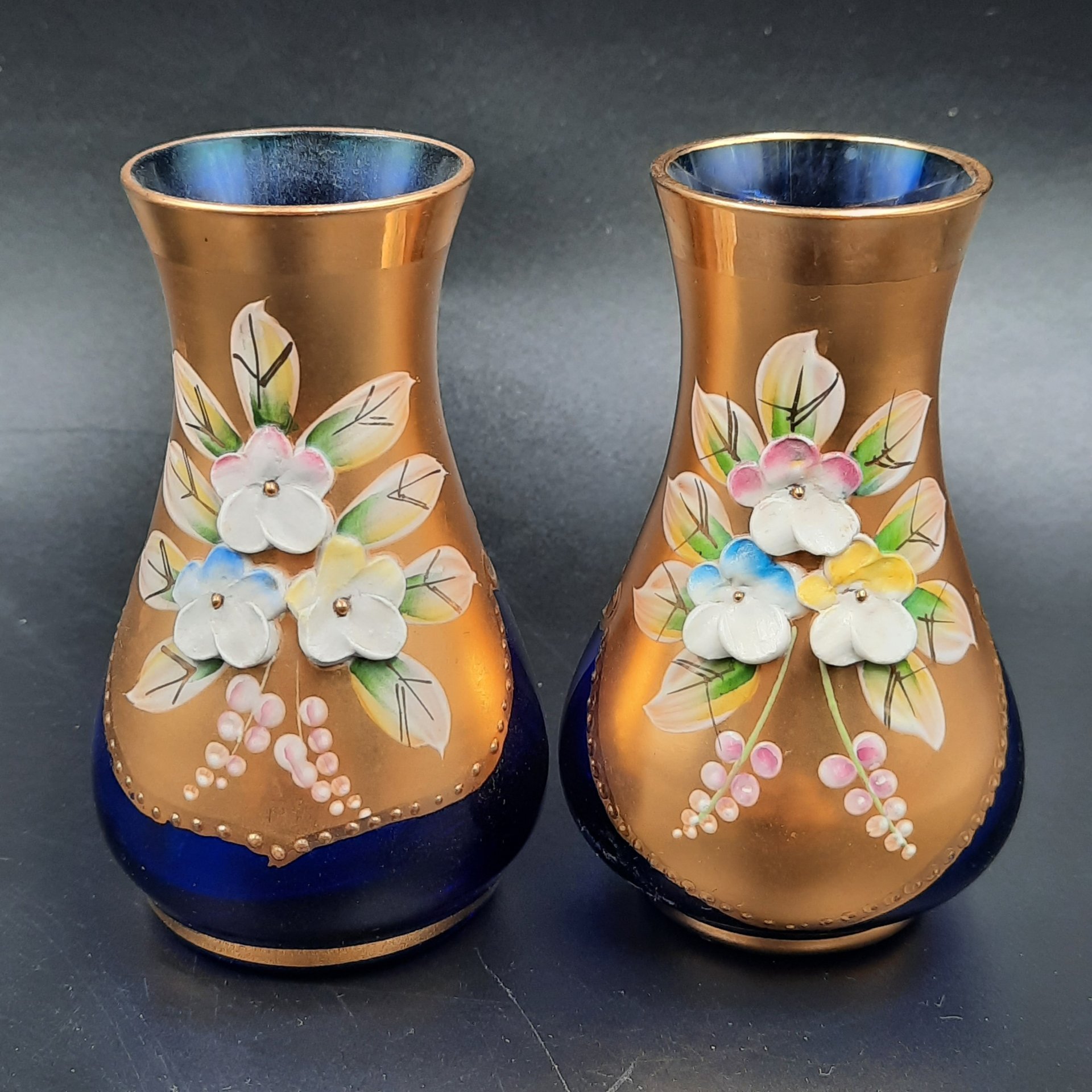 Вазочки парные с лепным цветочным декором, стекло, золочение, мастика, роспись, Чехословакия, 1970-1990 гг.