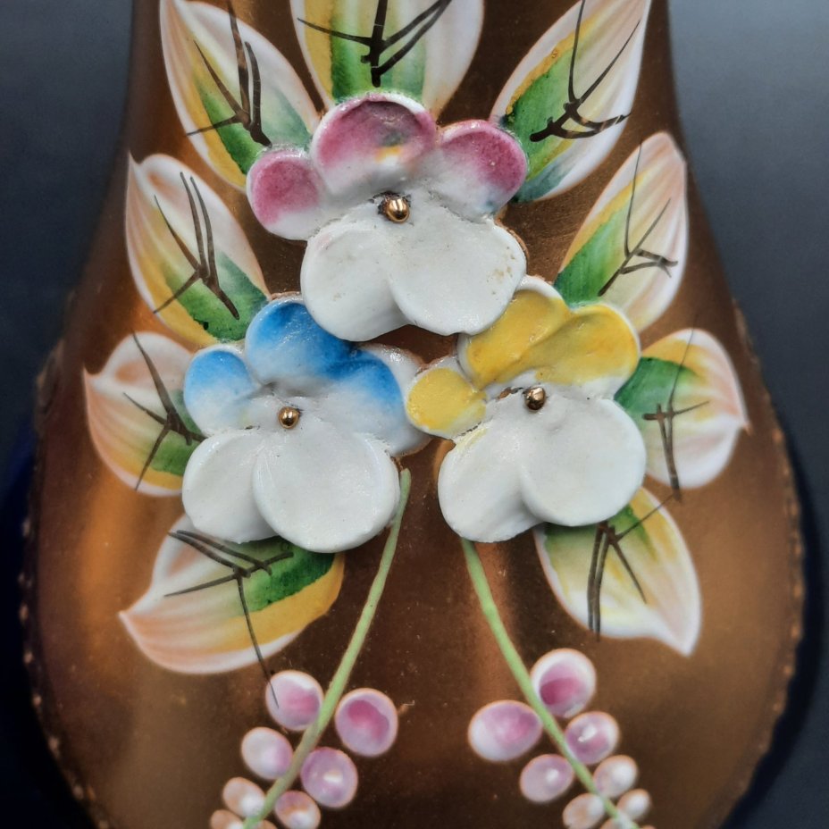 Вазочки парные с лепным цветочным декором