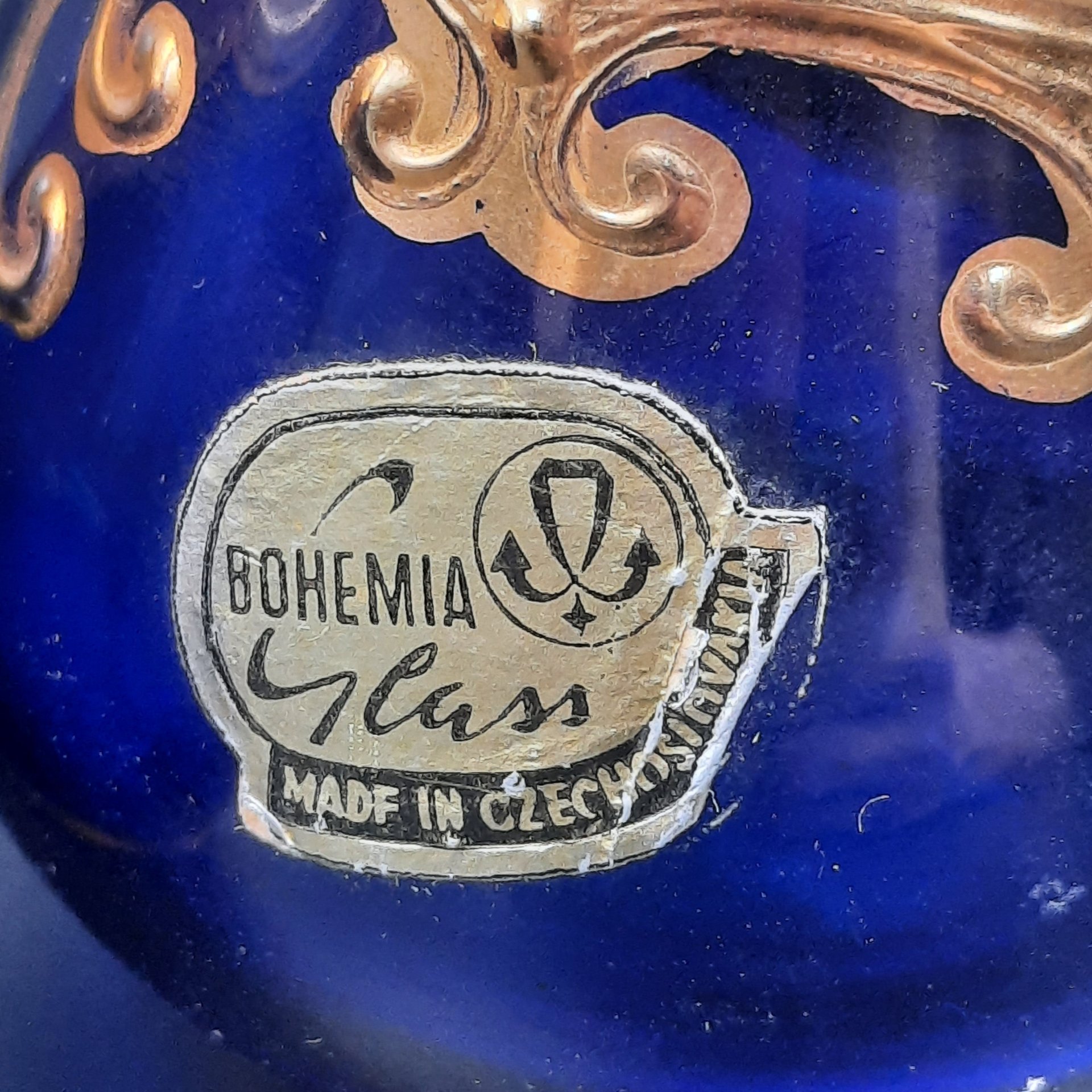 Вазочки парные с лепным цветочным декором, стекло, золочение, мастика, роспись, Чехословакия, 1970-1990 гг.