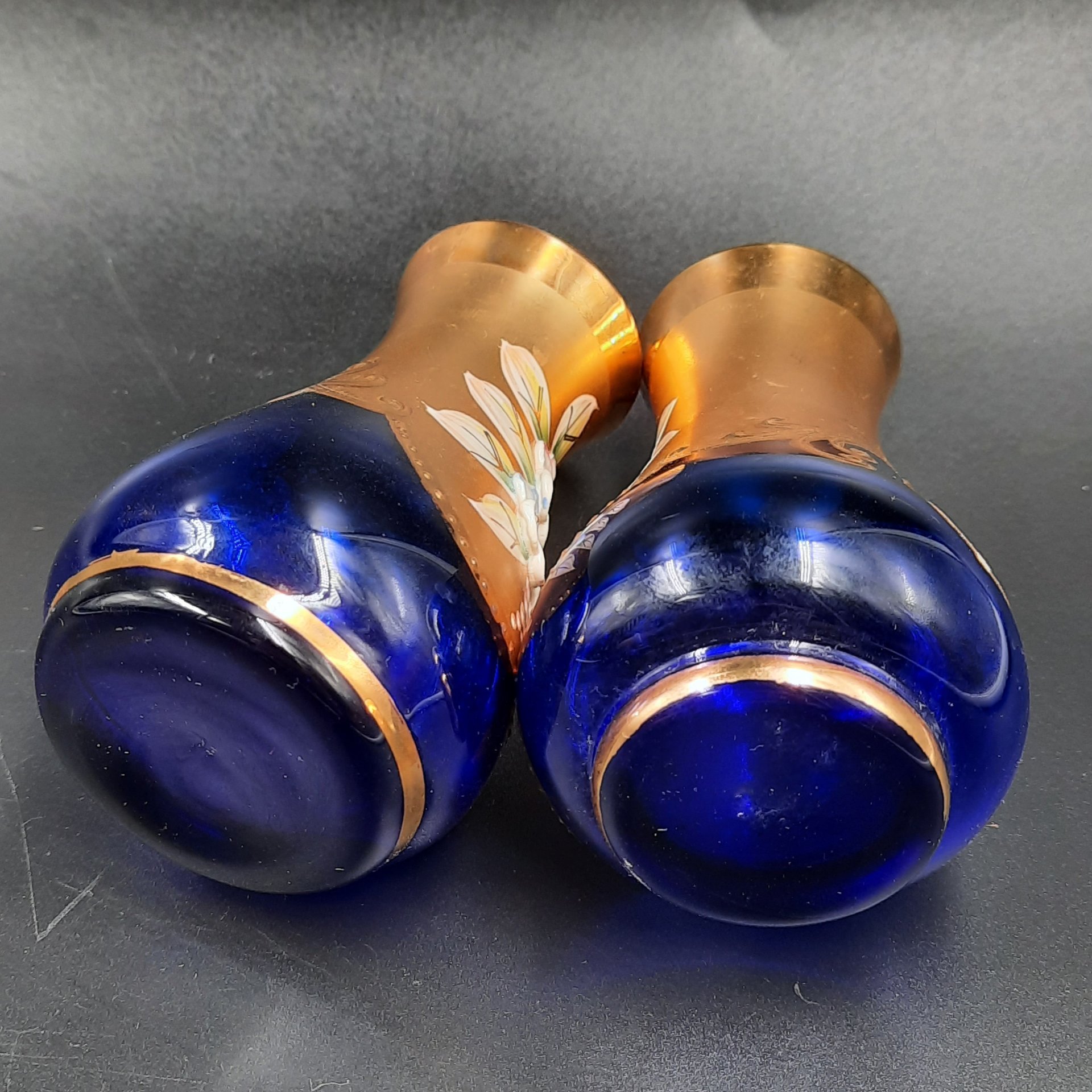 Вазочки парные с лепным цветочным декором, стекло, золочение, мастика, роспись, Чехословакия, 1970-1990 гг.