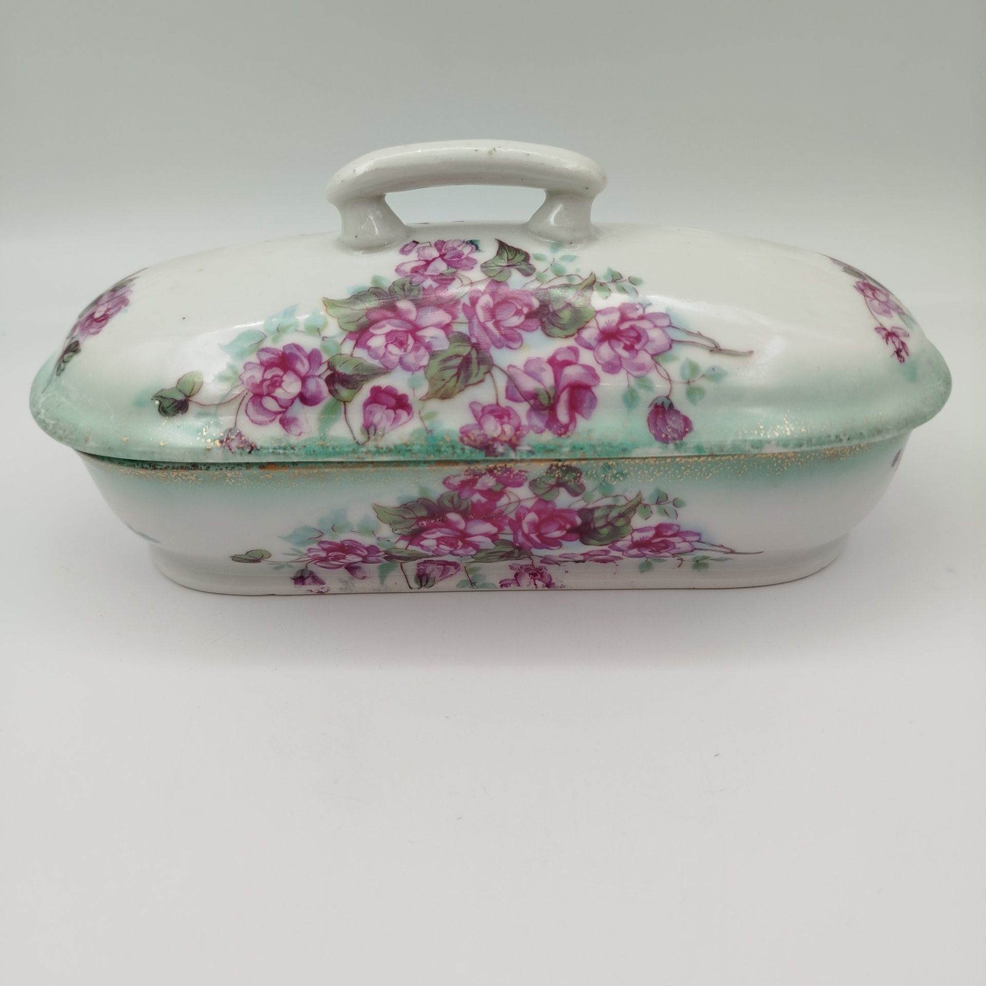 Шкатулка (судок для зубных щёток) с цветочным декором, фарфор, аэрография, деколь, золочение, Рижская фарфоровая фабрика Карла Якоба Ессена (J.K. Jessen), Латвия, 1933-1935 гг.