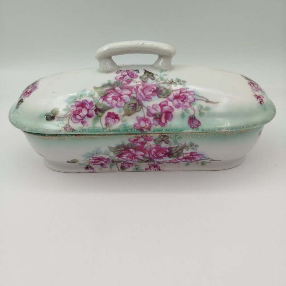 Шкатулка (судок для зубных щёток) с цветочным декором, фарфор, аэрография, деколь, золочение, Рижская фарфоровая фабрика Карла Якоба Ессена (J.K. Jessen), Латвия, 1933-1935 гг.