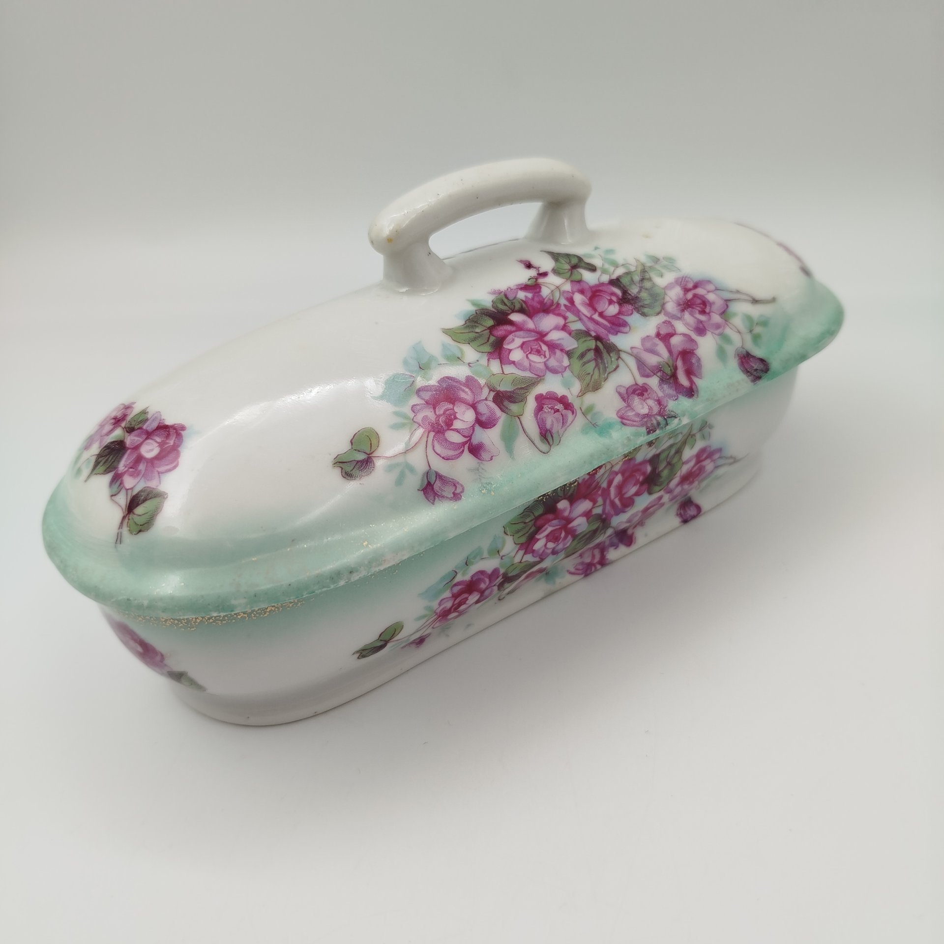 Шкатулка (судок для зубных щёток) с цветочным декором, фарфор, аэрография, деколь, золочение, Рижская фарфоровая фабрика Карла Якоба Ессена (J.K. Jessen), Латвия, 1933-1935 гг.