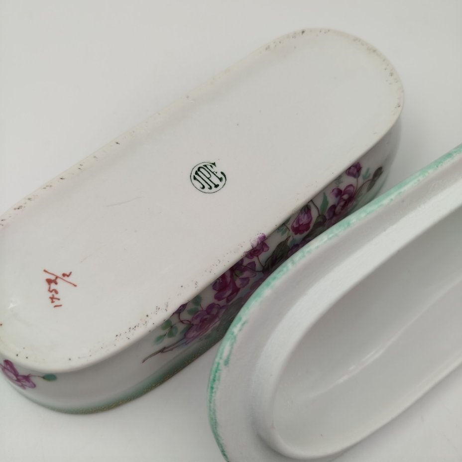 Шкатулка (судок для зубных щёток) с цветочным декором, фарфор, аэрография, деколь, золочение, Рижская фарфоровая фабрика Карла Якоба Ессена (J.K. Jessen), Латвия, 1933-1935 гг.