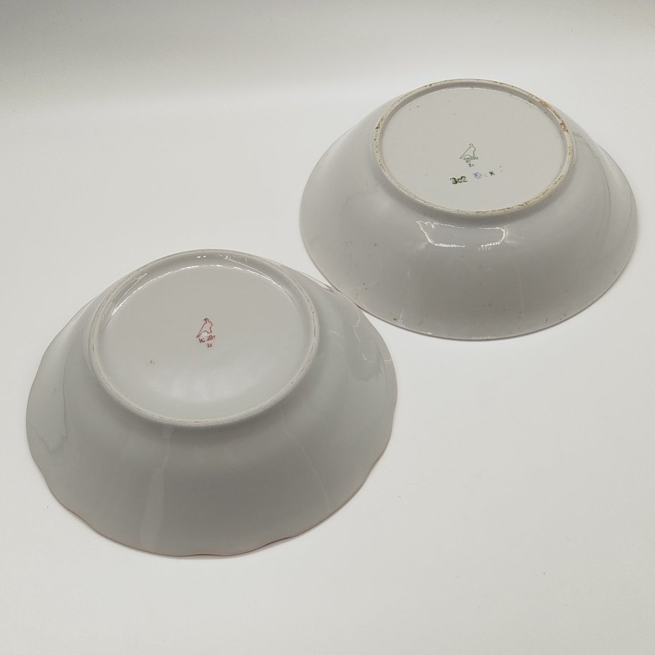 Пара салатников, украшенных золочёным декором (в подборе), фарфор, деколь, золочение, Дулевский фарфоровый завод (Дулёво), СССР, 1968-1991 гг.