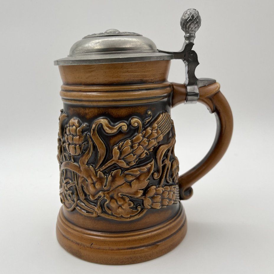 Кружка пивная с крышкой, украшенная декором в виде хмеля, Obeyer