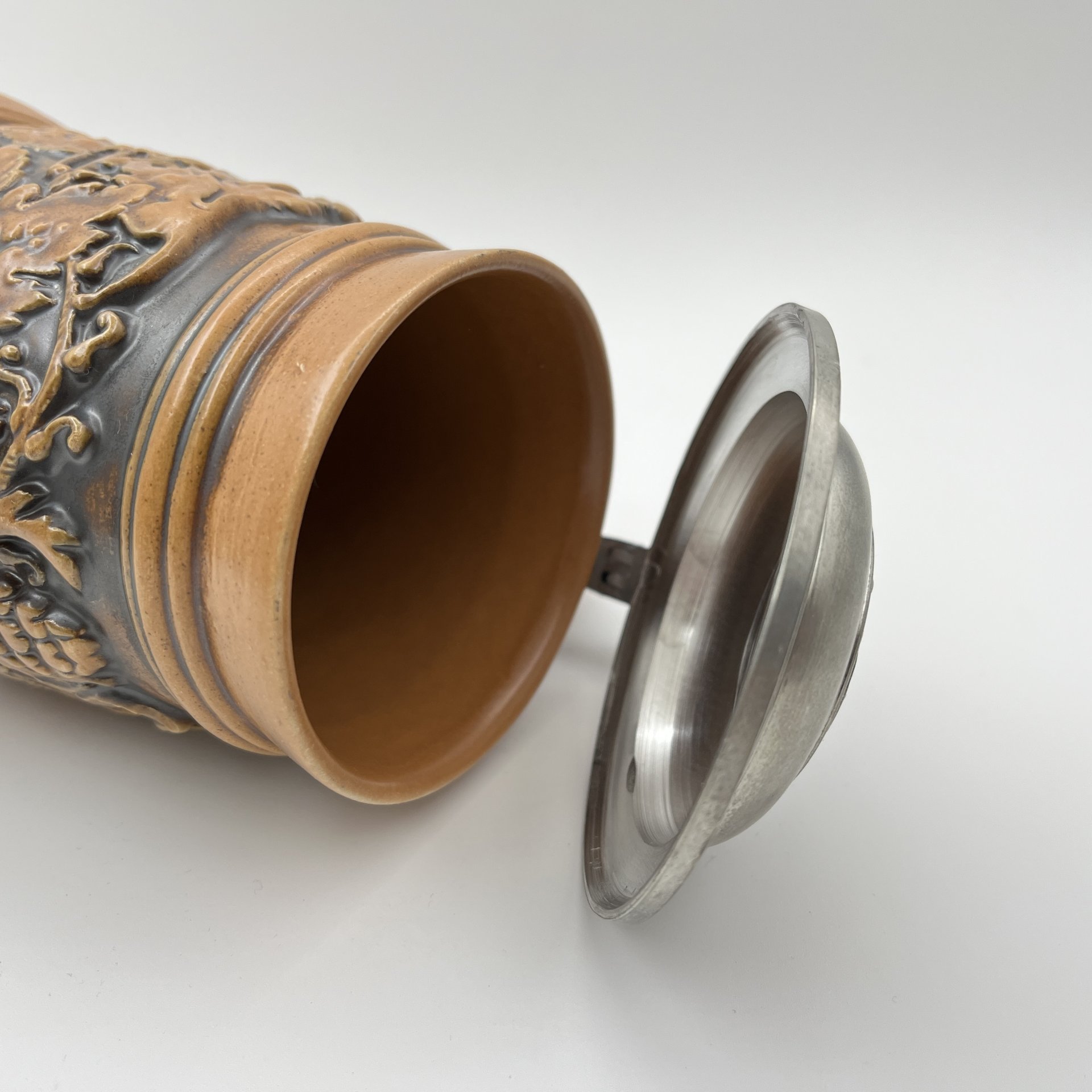 Кружка пивная с крышкой, украшенная декором в виде хмеля, Obeyer