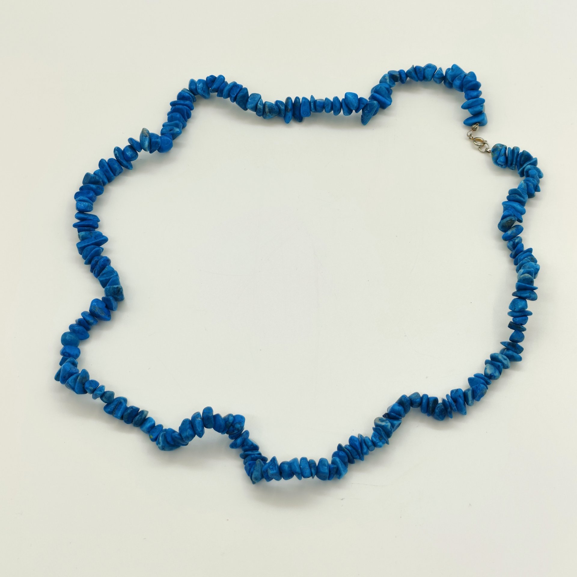 Бусы с бусинами различных форм и размеров с имитацией бирюзы, искусственная бирюза, металл, Азия, 1990-2015 гг.