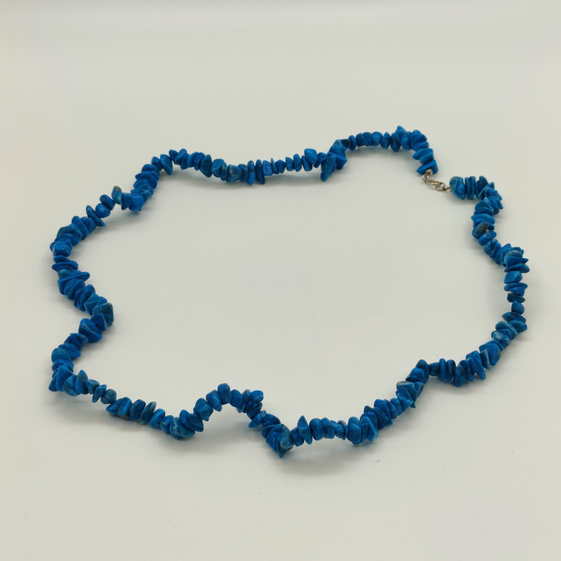 Бусы с бусинами различных форм и размеров с имитацией бирюзы, искусственная бирюза, металл, Азия, 1990-2015 гг.