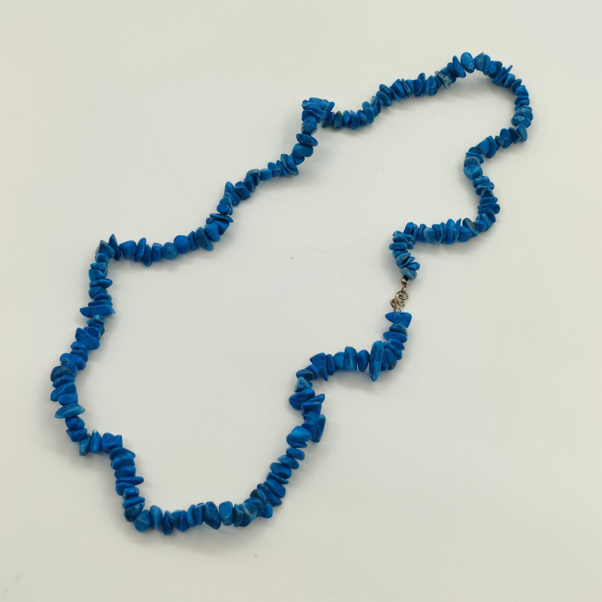 Бусы с бусинами различных форм и размеров с имитацией бирюзы, искусственная бирюза, металл, Азия, 1990-2015 гг.