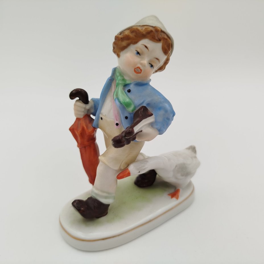 Статуэтка "Мальчик с гусем и скрипкой", Scheibe-Alsbach Porzellan