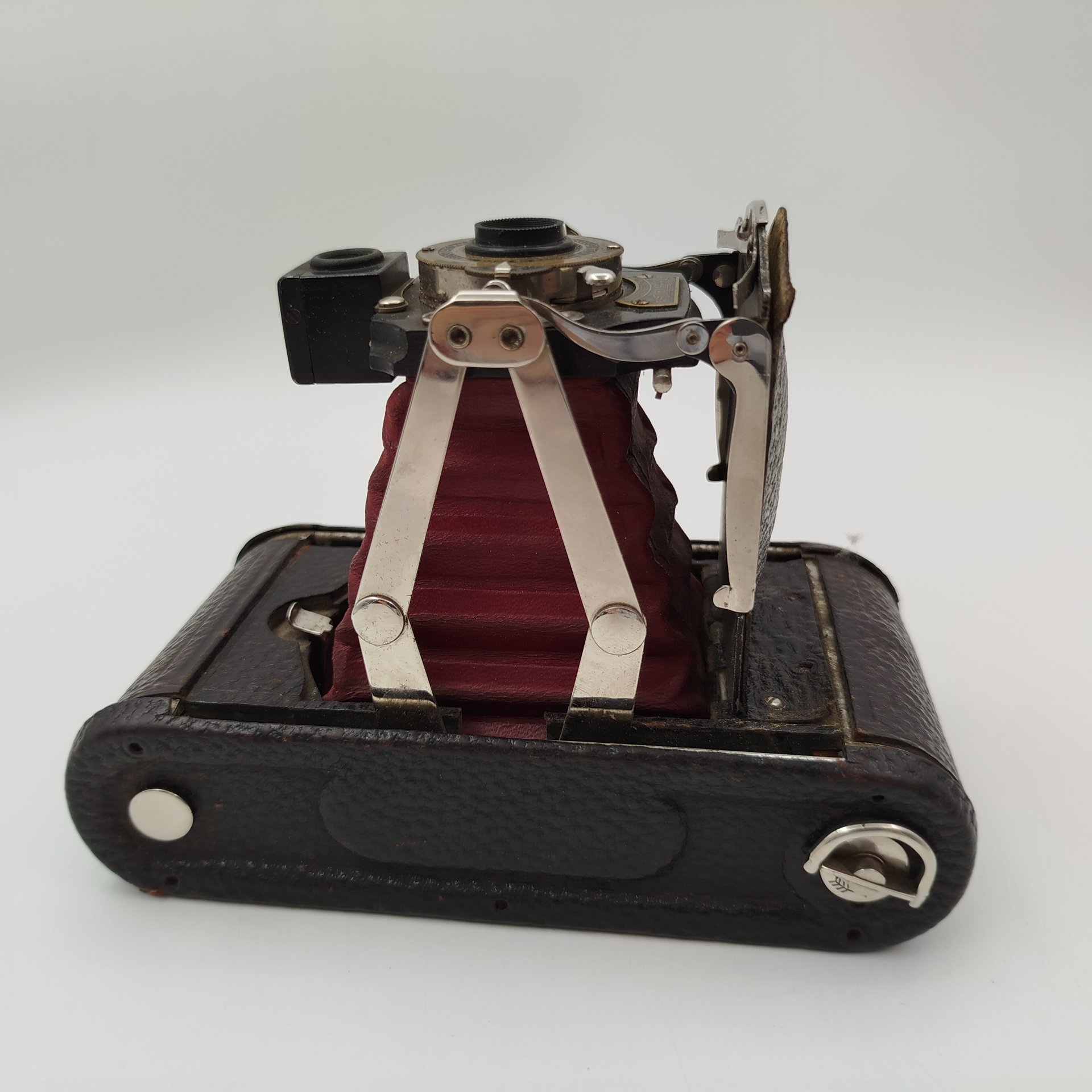Фотоаппарат складной "No 1 Folding Pocket Kodak", фирма "Eastman Kodak Company", металл, стекло, кожа, США, 1905-1915 гг.