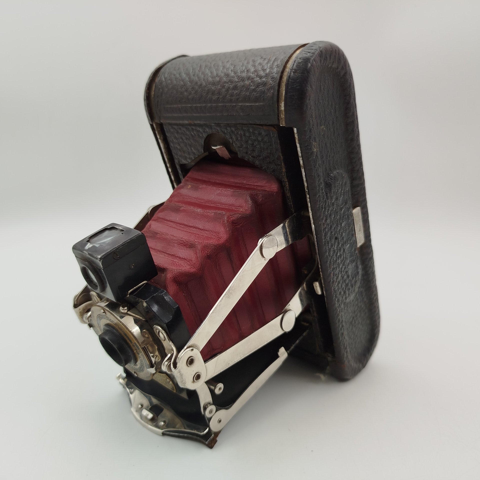 Фотоаппарат складной "No 1 Folding Pocket Kodak", фирма "Eastman Kodak Company", металл, стекло, кожа, США, 1905-1915 гг.