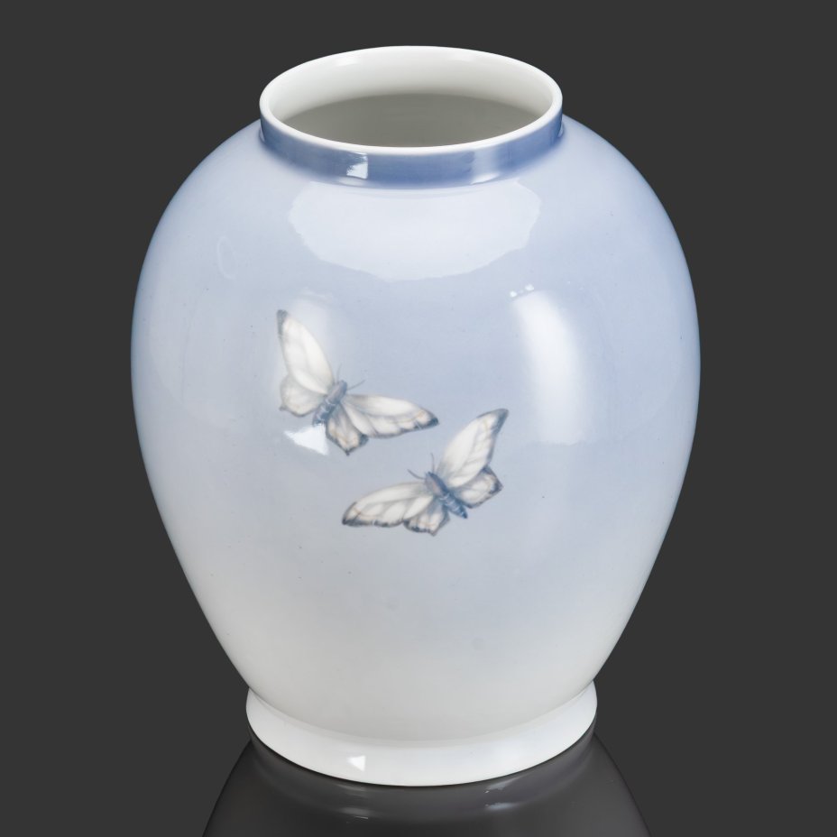 Ваза большая "Цветок кактуса и бабочки", фарфор, роспись, Royal Copenhagen, Дания, 1939 г.