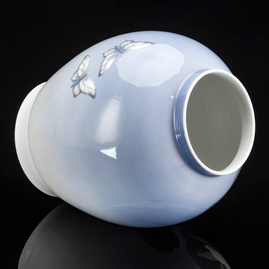 Ваза большая "Цветок кактуса и бабочки", фарфор, роспись, Royal Copenhagen, Дания, 1939 г.