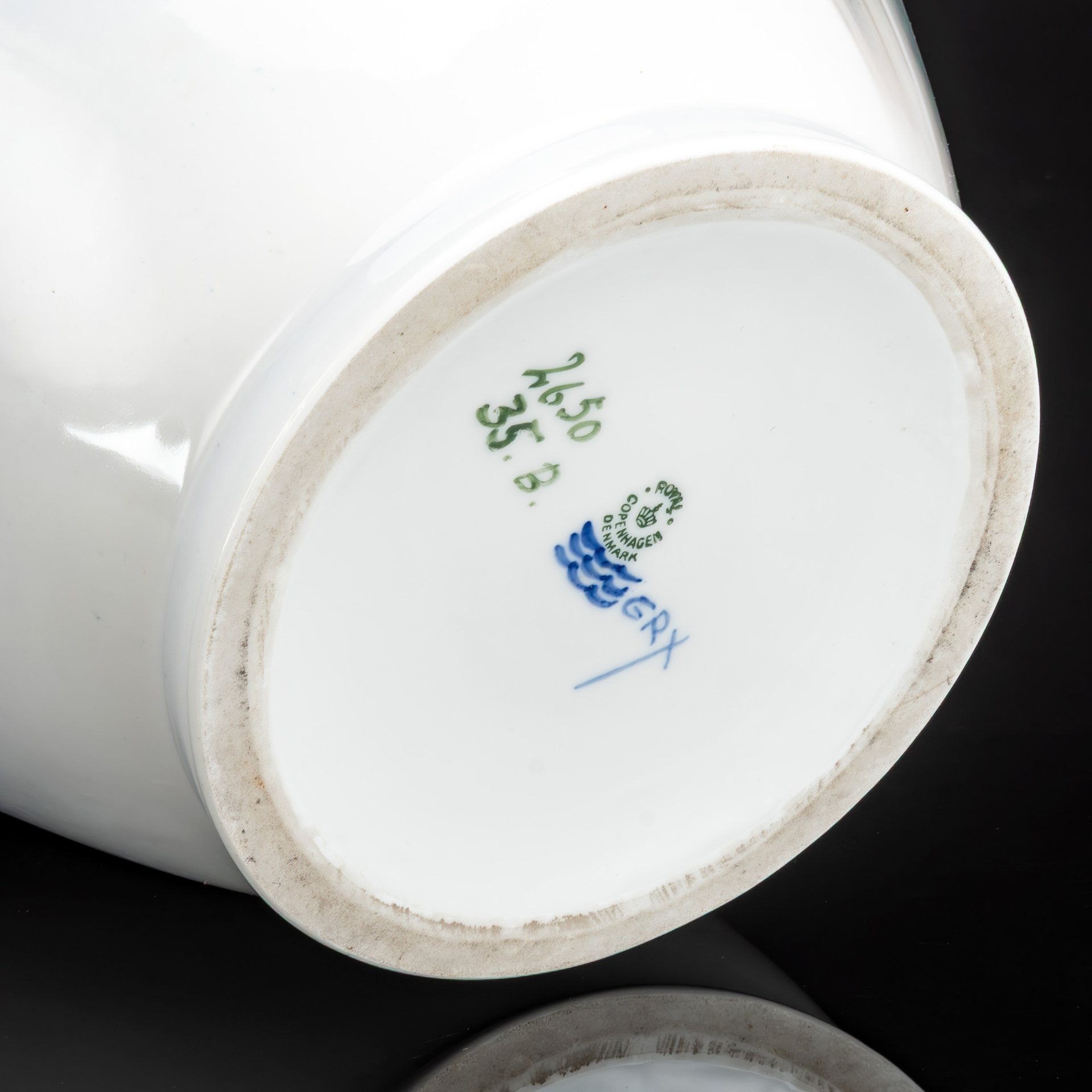 Ваза большая "Цветок кактуса и бабочки", фарфор, роспись, Royal Copenhagen, Дания, 1939 г.