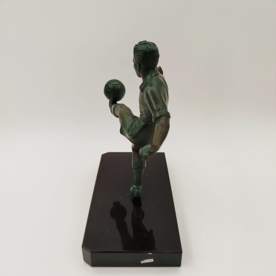 Статуэтка в стиле ар-деко "Футболист" на каменном постаменте