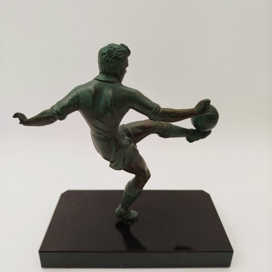 Статуэтка в стиле ар-деко "Футболист" на каменном постаменте