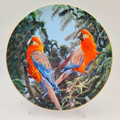 Тарелка декоративная настенная "Кубинские ара" из коллекции "Хрупкий рай"